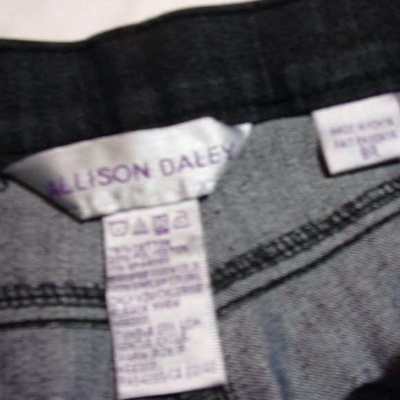 Allison Daley (Dillards) Blue Jeans Size 8 R - Picture 2 of 4